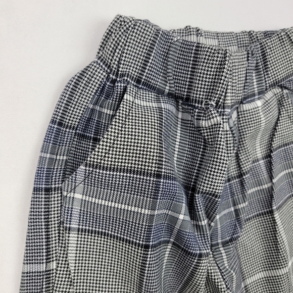 NWT heavy plaid cargo utility outfit with convertable jogger pants - Picture 7 of 10